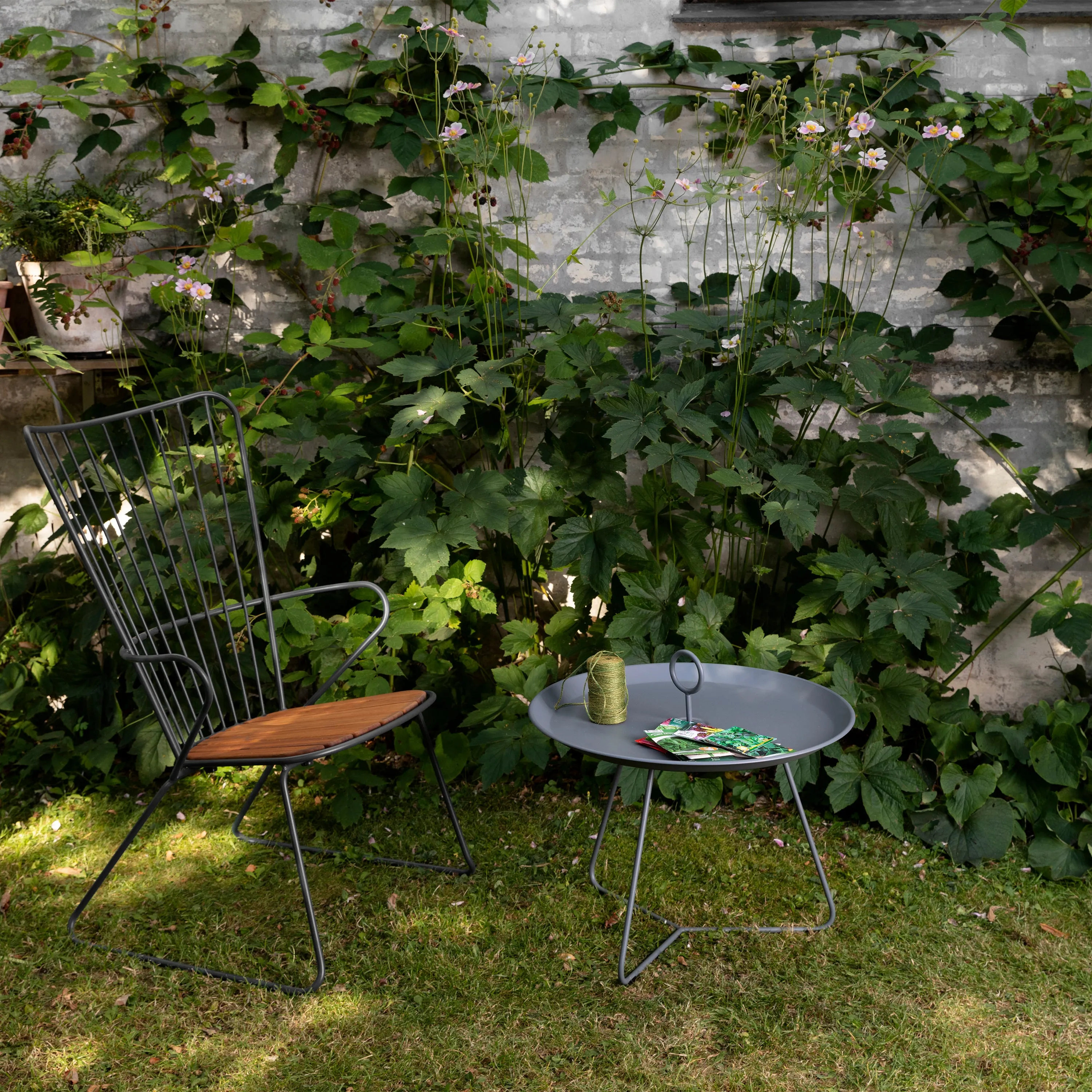 Eyelet Indoor/Outdoor Tray Table